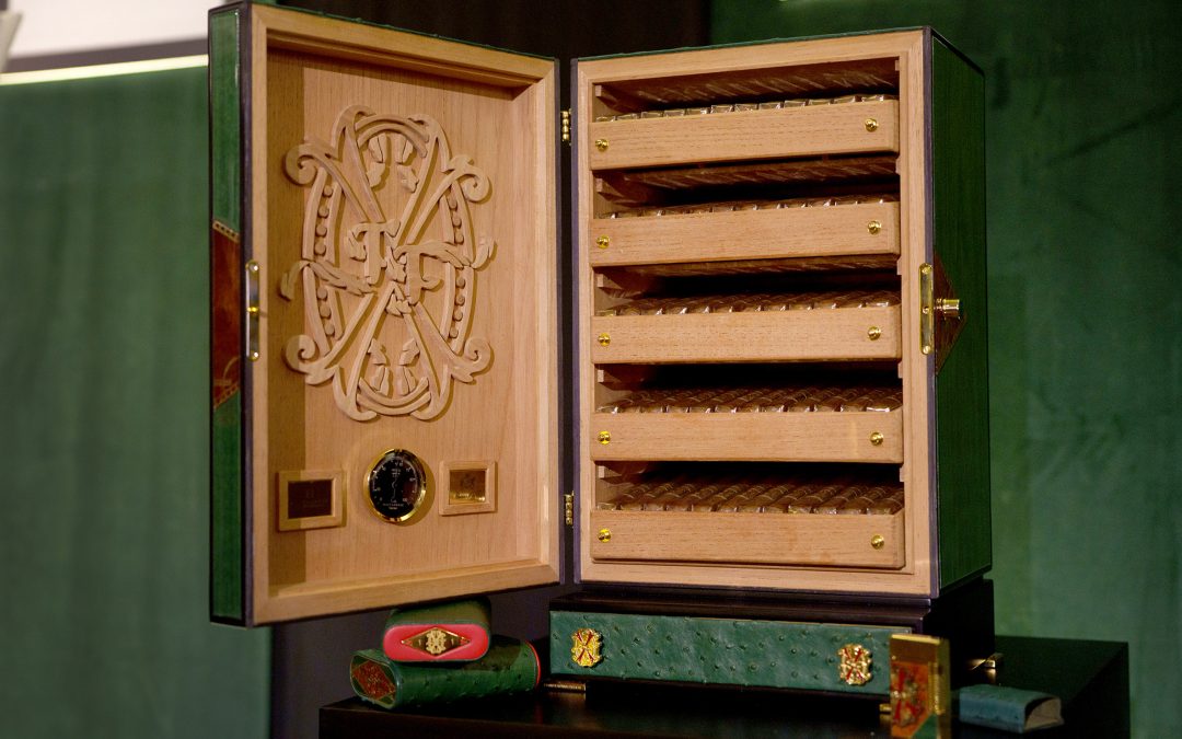 Les Chaînes de l’Amour, or “The Chains of Love,”